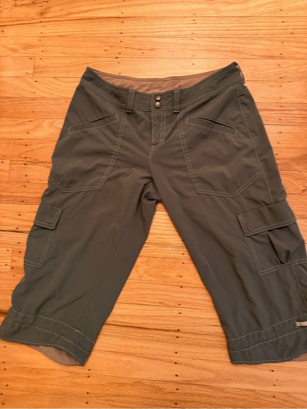 Athleta Olive Green Active Bermuda Cargo - Picture 1 of 3